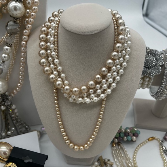 Large Vintage Pearl Jewelry Lot 60 Pieces Rings Necklaces Bracelets Earrings 4Ib - Picture 4 of 16